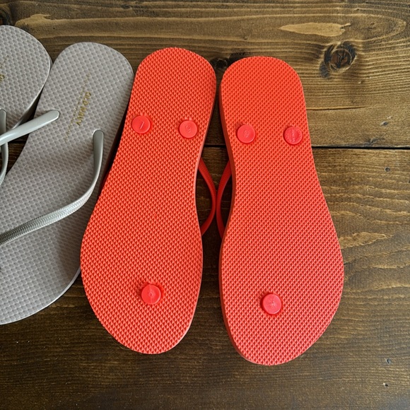 Old Navy flip flops size 6 (2 pair) - Picture 3 of 4
